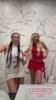 什么事这么开心啊？哈利伯顿女友与闺蜜在镜头前兴奋热舞😍