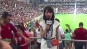 不礼貌！名场面：葡萄牙球迷强吻国内美女记者！